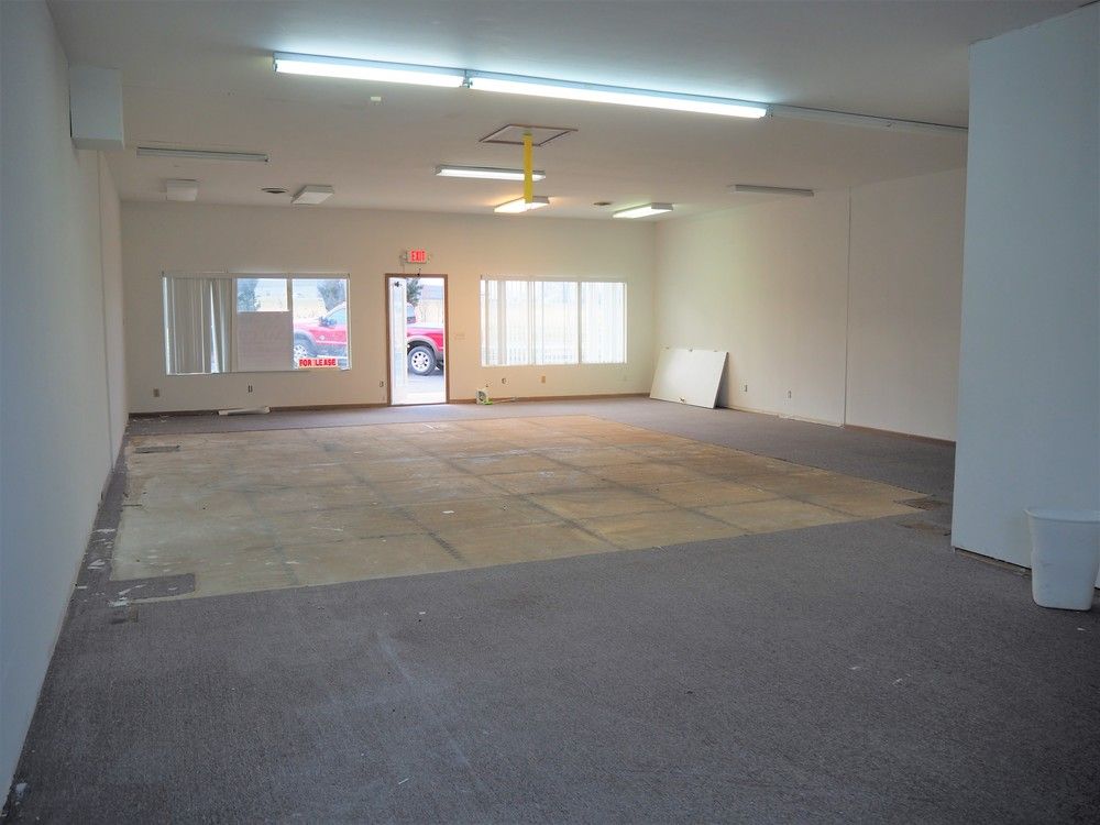 Retail For Lease: 950 Corporate Pkwy, Wentzville, MO 63385